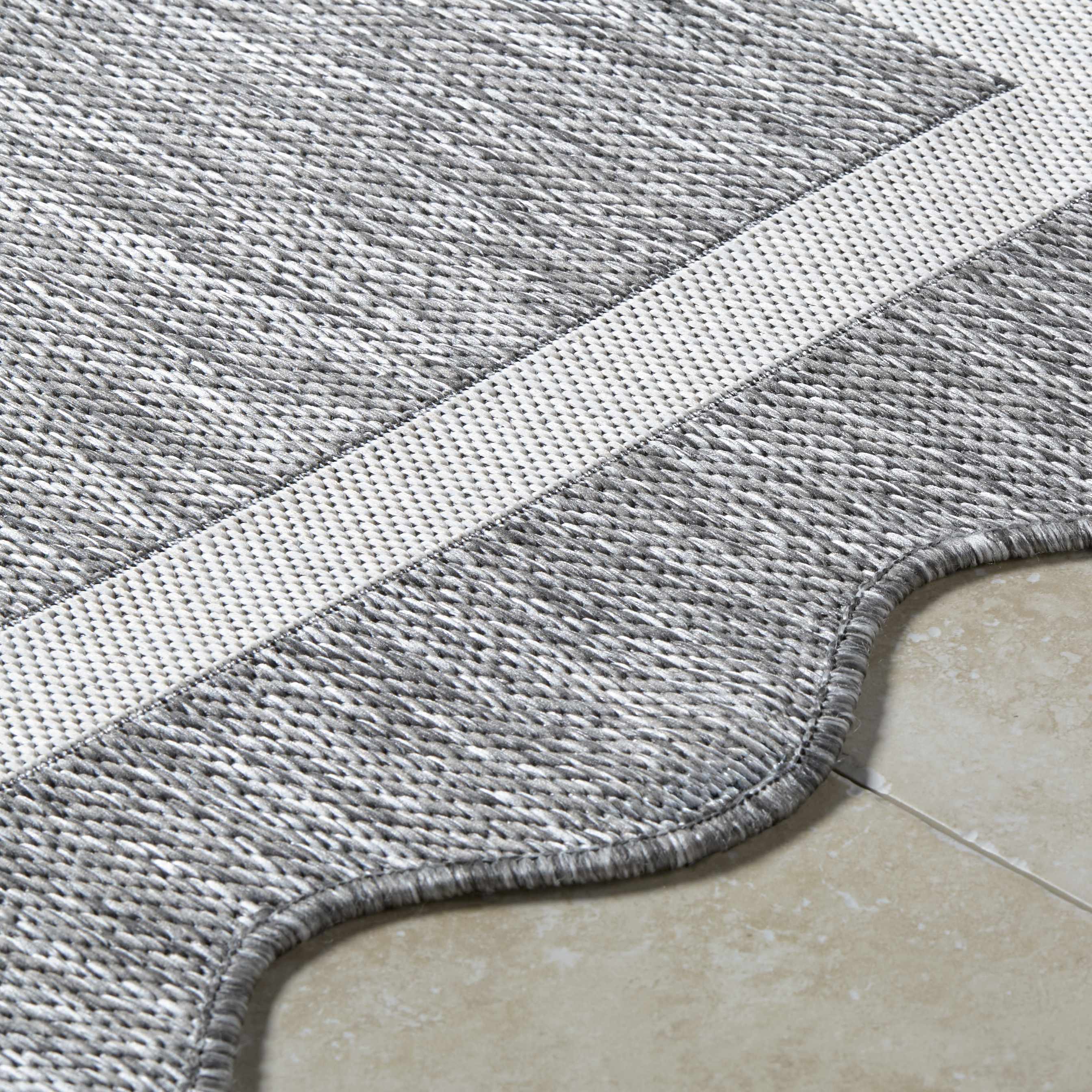 Varro Area Rug
